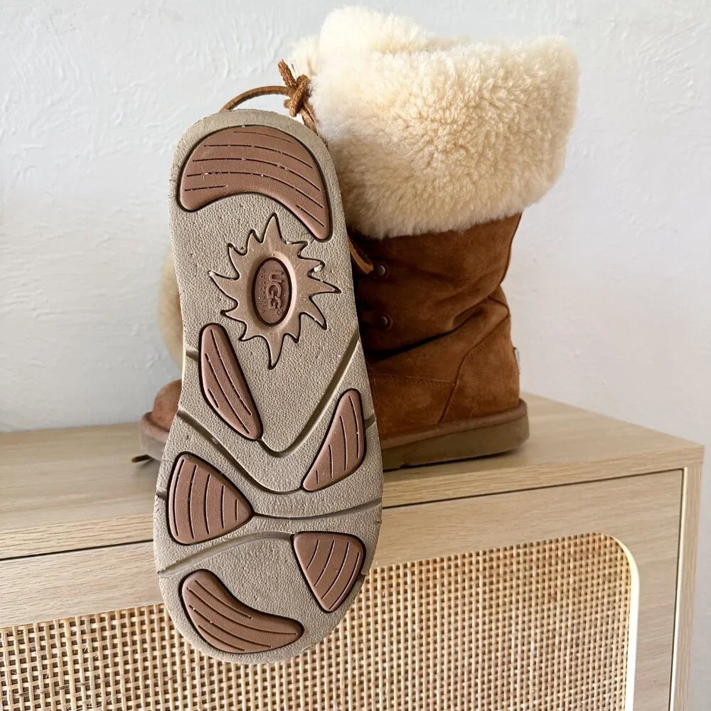 UGG | Australia Montclair Cuffed Suede Sheepskin Lace-Up Boots‎ in Chestnut